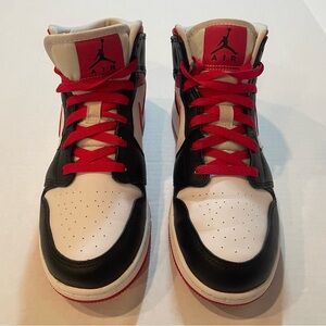 Air Jordan 1 Mid Very Berry size 7(youth)